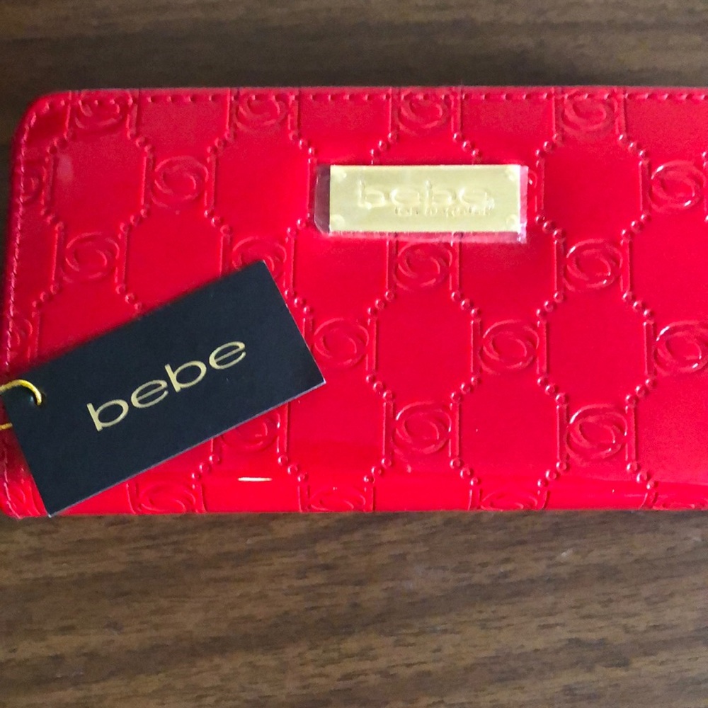 🆕 NWT Bebe red  clutch purse .